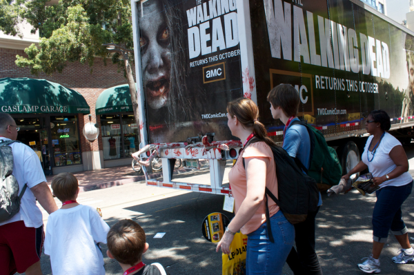The Walking dead trailer publicidad asombrosa