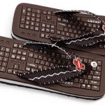  Las sandalias (incómodas) geeks en forma de un teclado