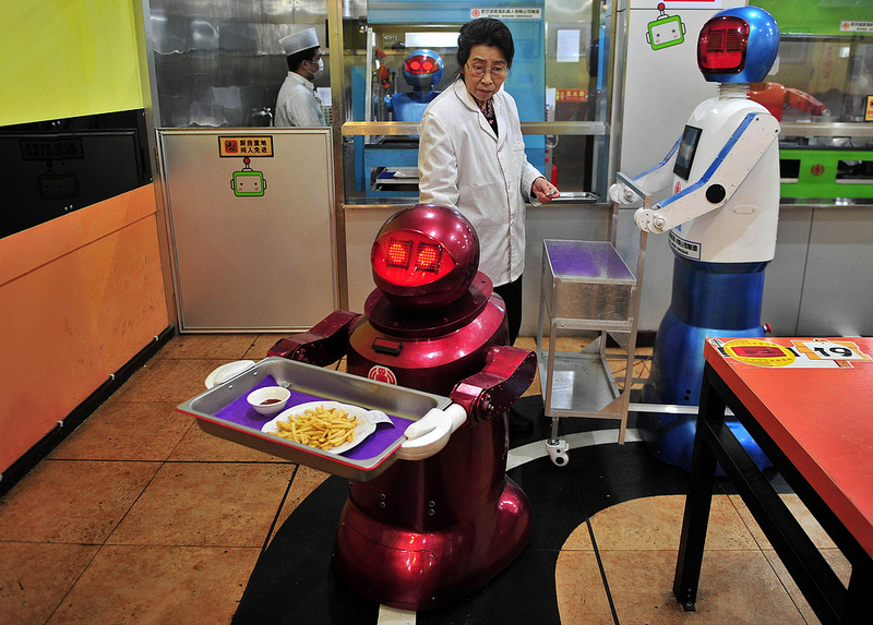  Inauguran Restaurante atendido por Robots