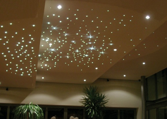 Iluminación de techo con fibra óptica